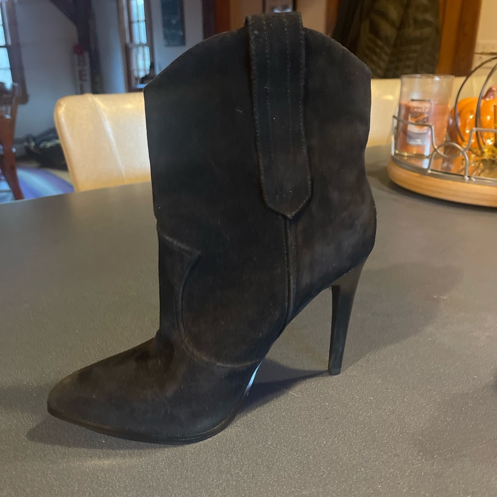 Steve Madden JWalk Suede Boots Size 8.  In excellent almost new condition.